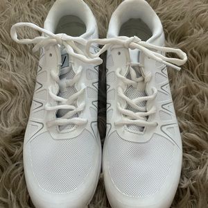 SIZE 8.5 VARSITY EDGE WOMENS CHEER SHOES. |  VERY NEW, WORN TWICE!